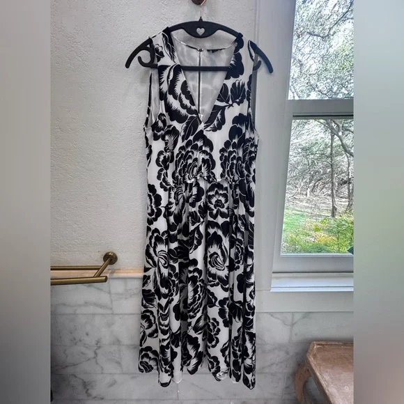 Ann Taylor Navy & White Floral Fit and Flare Dress Fully Lined Sleeveless - Picture 12 of 14